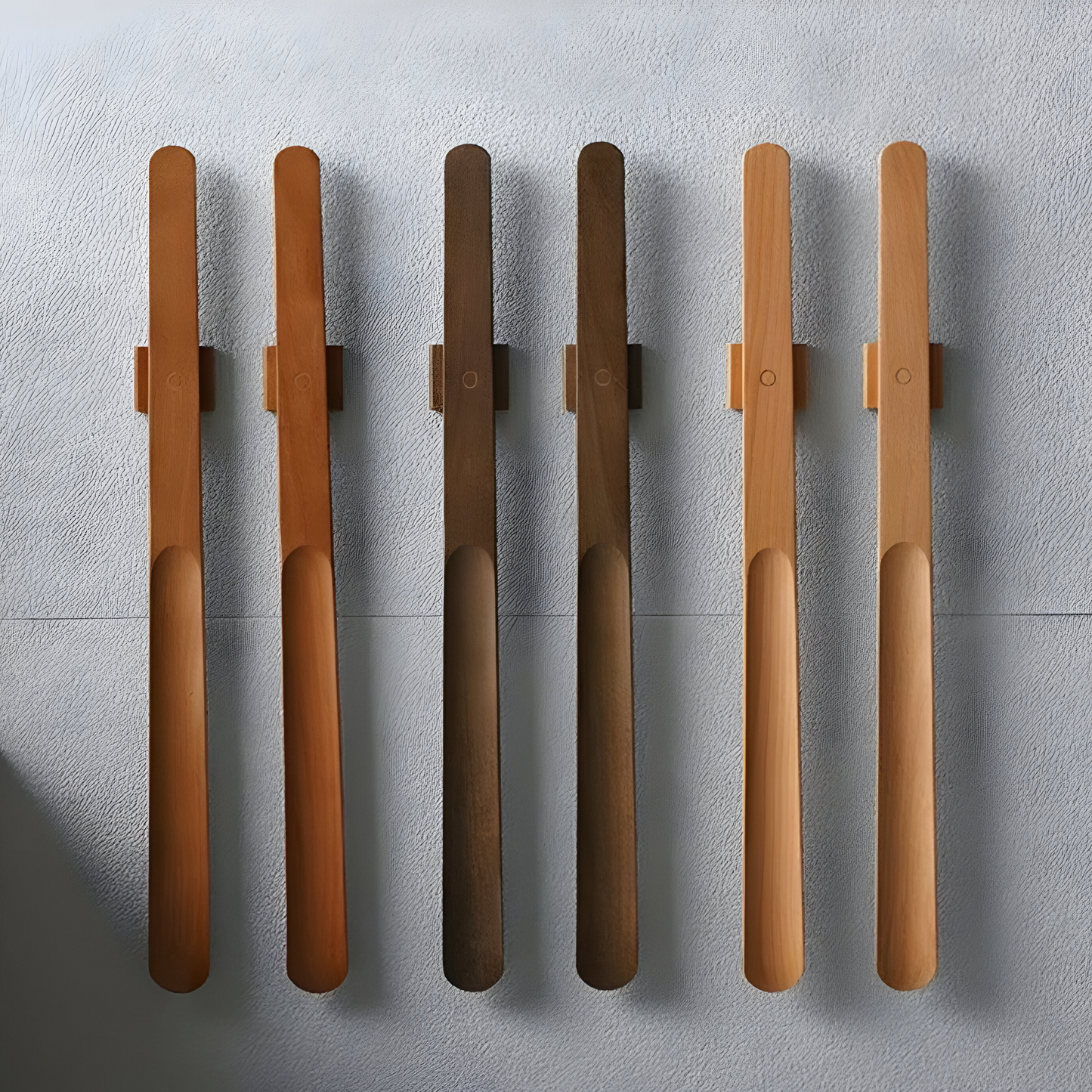 Langer Holzschuhanzieher mit Magnet und Wandhalter 55 cm | Brehn