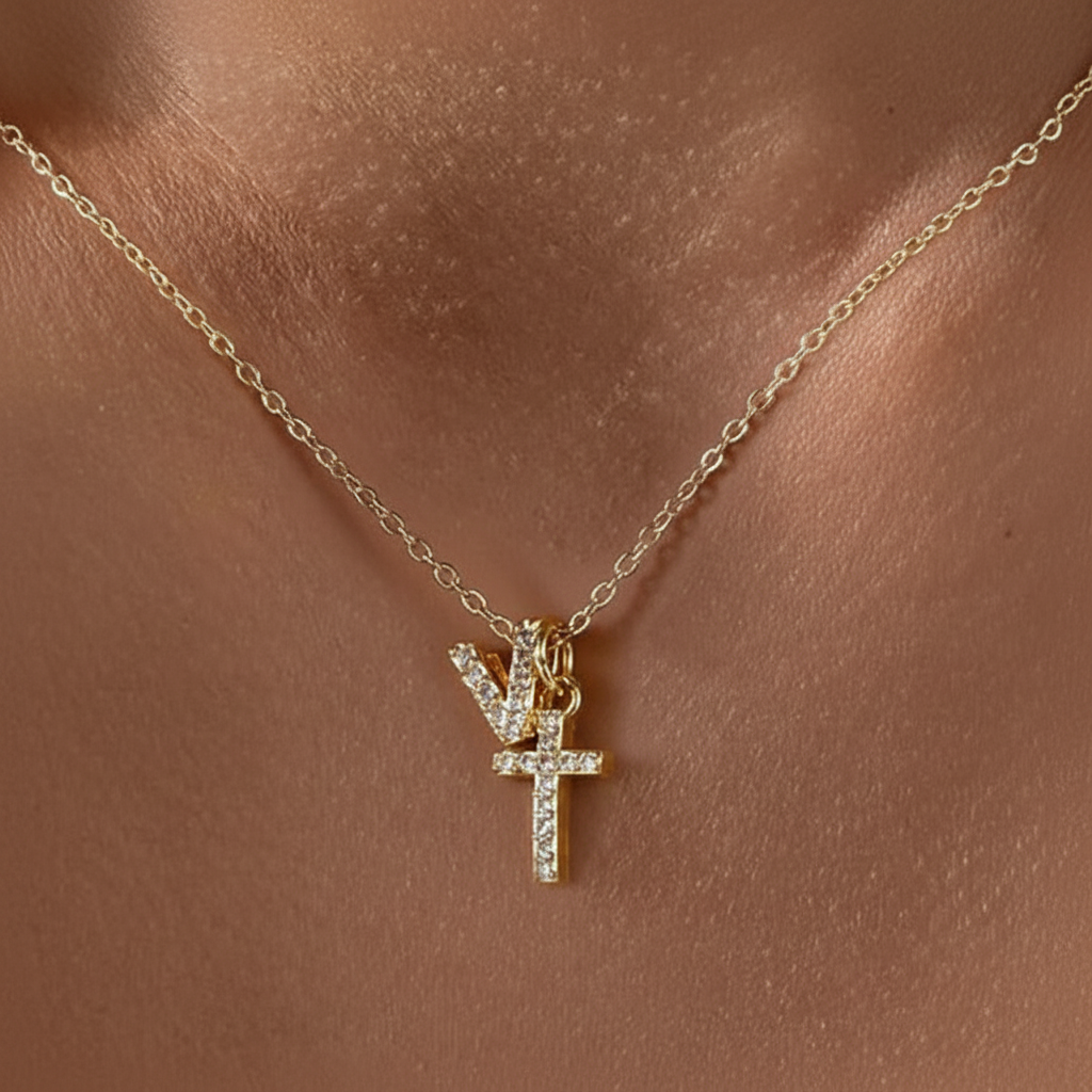 Brehn | Zarte Diamant Initial & Kreuz Halskette