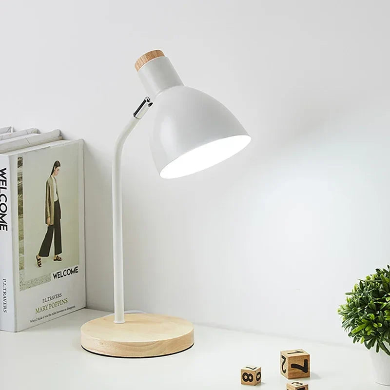 Holz Tischlampe – Kreative skandinavische Schreibtischleuchte aus Holz und Metall | Brehn