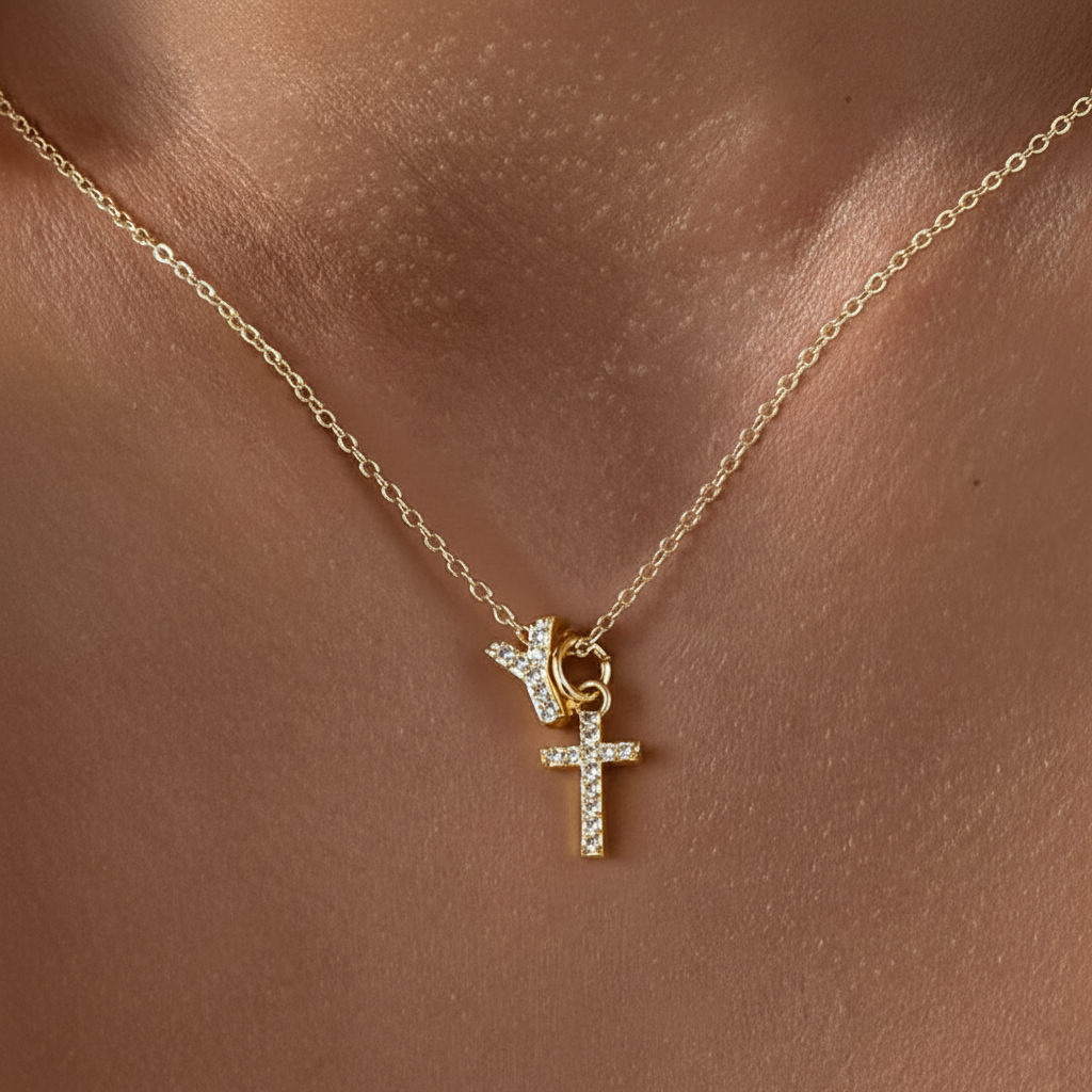Brehn | Zarte Diamant Initial & Kreuz Halskette