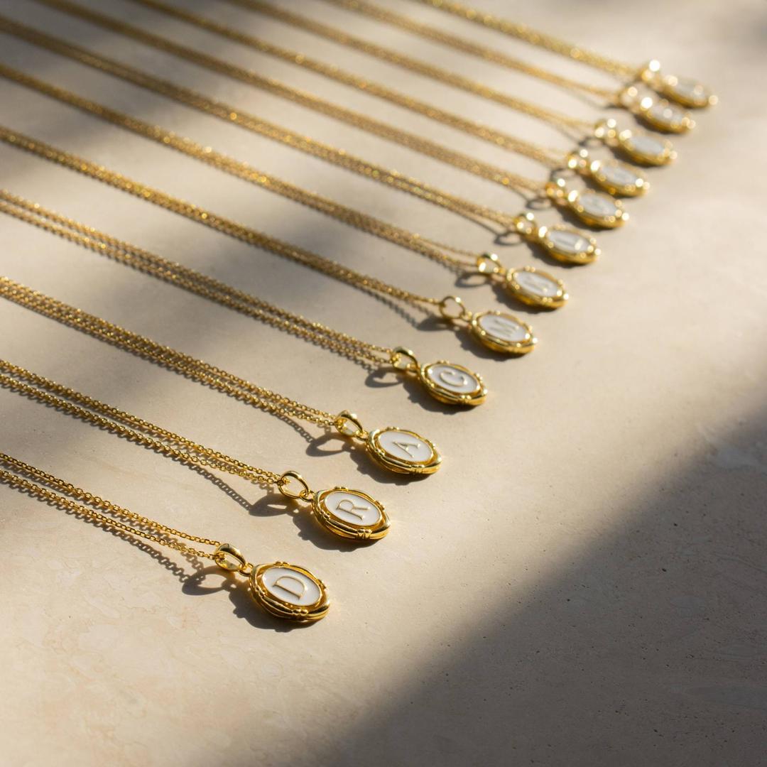Brehn | Akzentuierte Initialkette Charm Halskette