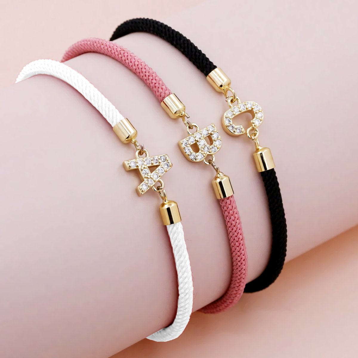 Brehn | Verstellbare Buchstabenarmbänder
