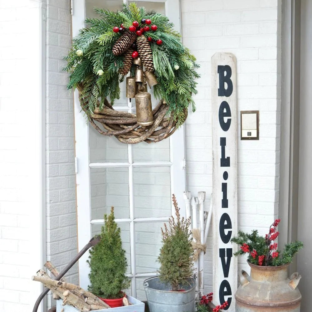 Weihnachtskranz | Boho-Stil | Rustikaler Rankenkranz mit Tannenzapfen und goldenen Glöckchen