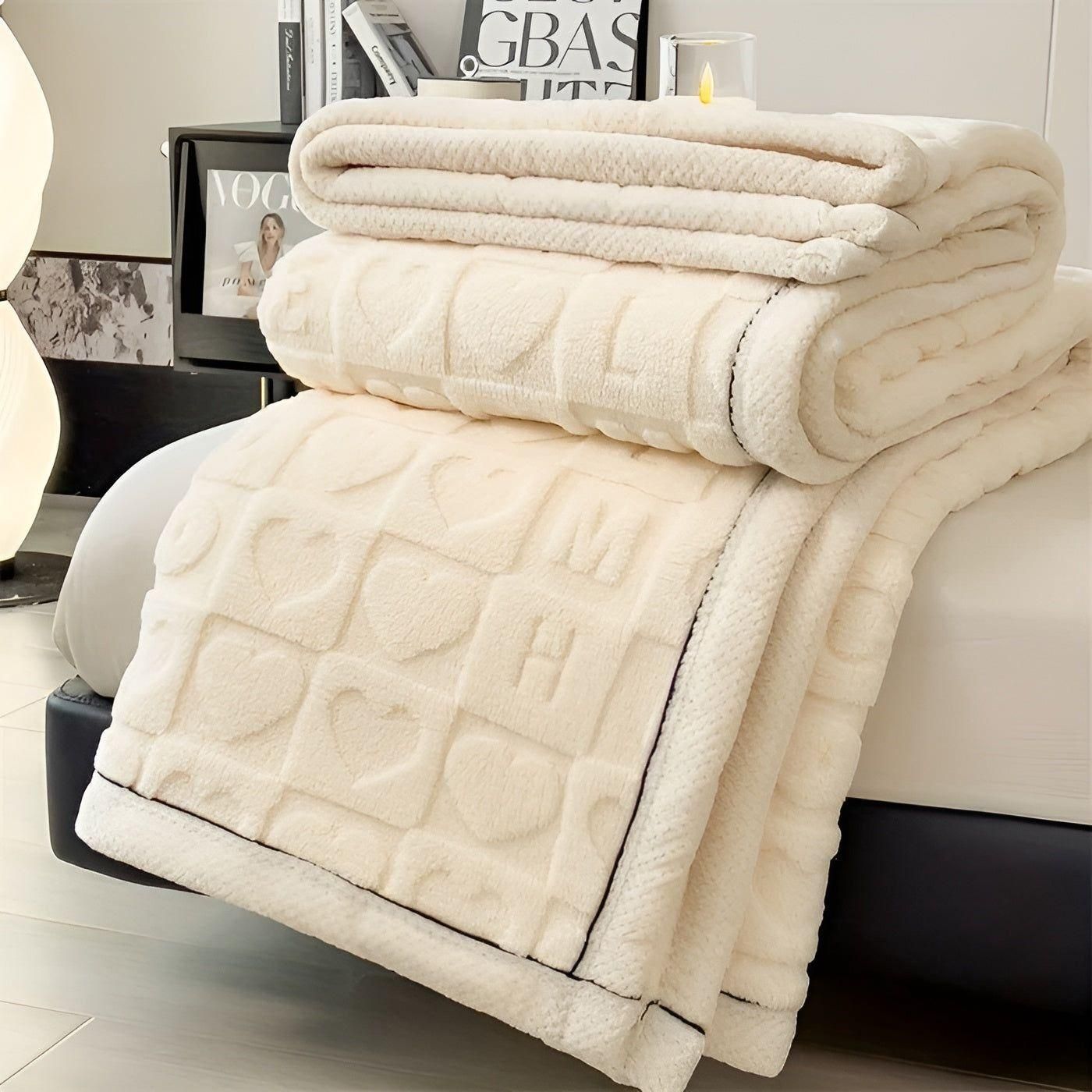 CoralDream Decke - Warme Fleece Winterdecke mit doppelseitigem Herz- und Buchstabendesign | Brehn