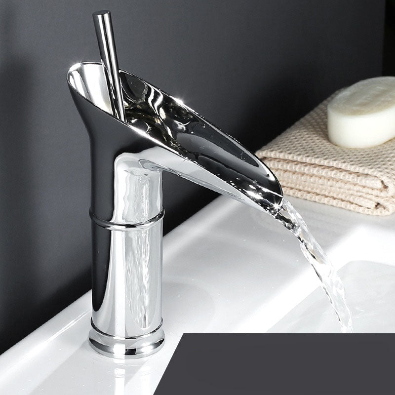 Luxurißer Messing Wasserfall Waschbecken Wasserhahn für opulente Badezimmerwaschbecken
