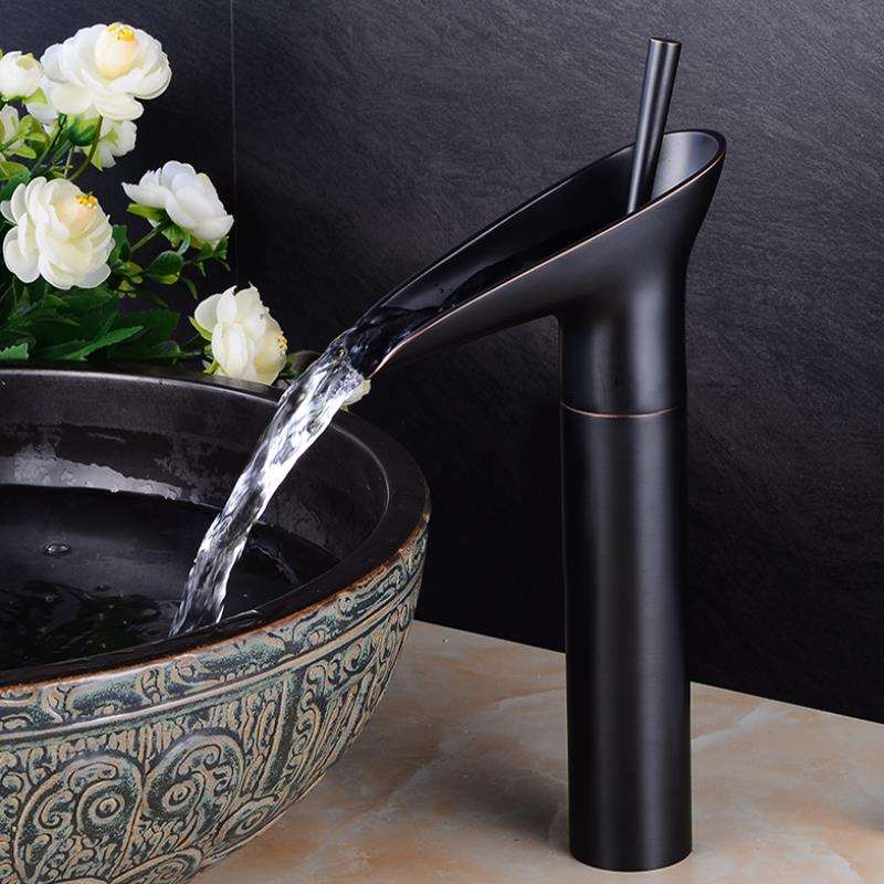 Luxurißer Messing Wasserfall Waschbecken Wasserhahn für opulente Badezimmerwaschbecken