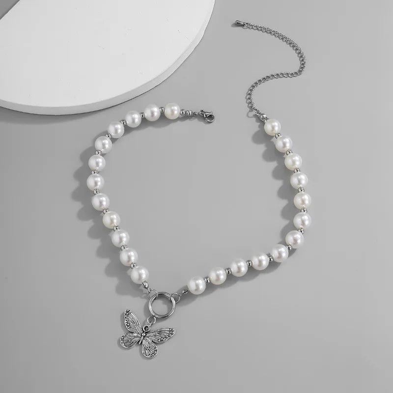 Brehn | Perlenbesetzte Schmetterlingsanhänger Choker-Halskette