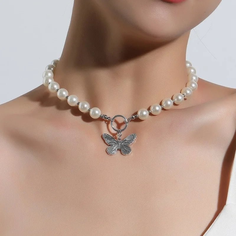Brehn | Perlenbesetzte Schmetterlingsanhänger Choker-Halskette