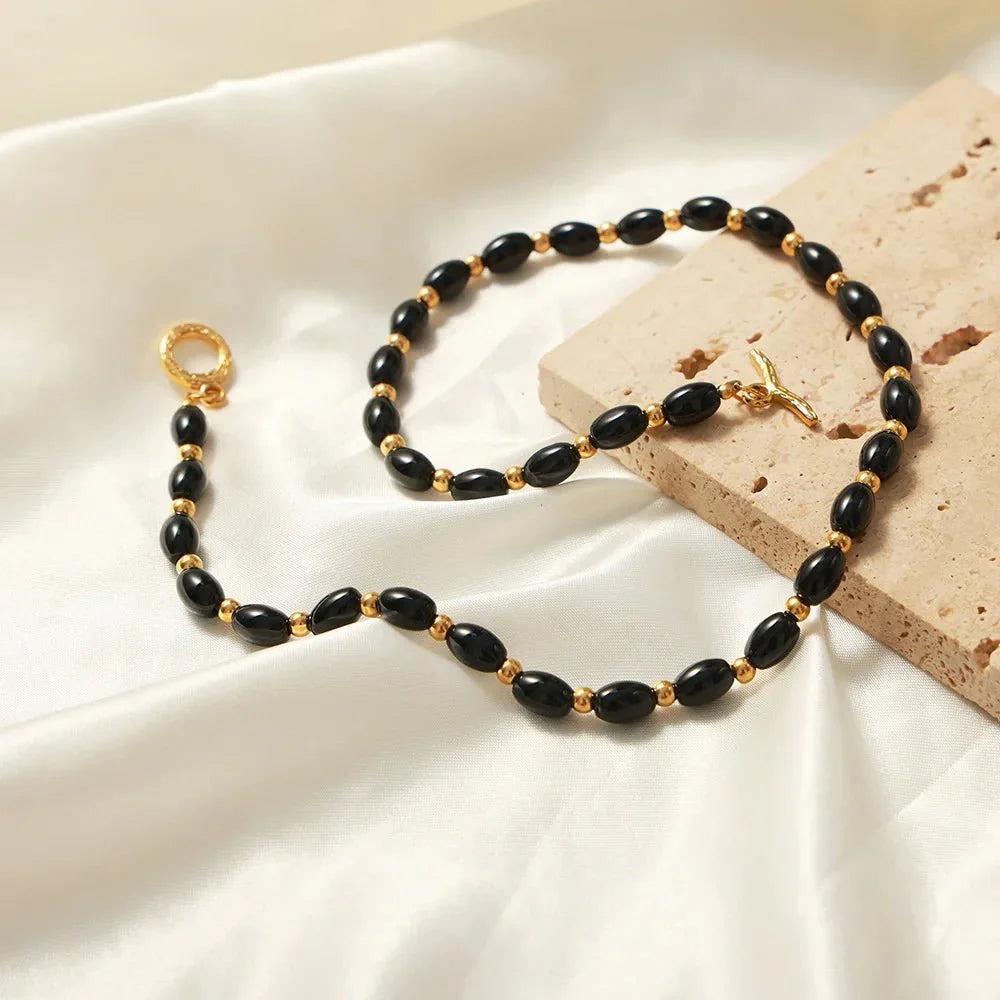 Brehn | Boho Perlen Schwarz und Gold Kreisverschluss Halskette