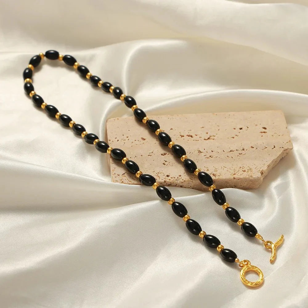 Brehn | Boho Perlen Schwarz und Gold Kreisverschluss Halskette