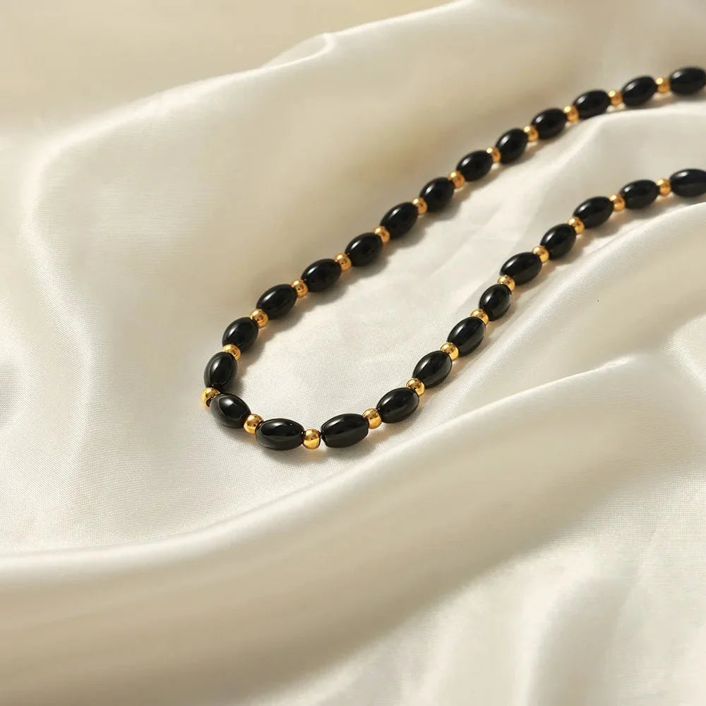 Brehn | Boho Perlen Schwarz und Gold Kreisverschluss Halskette