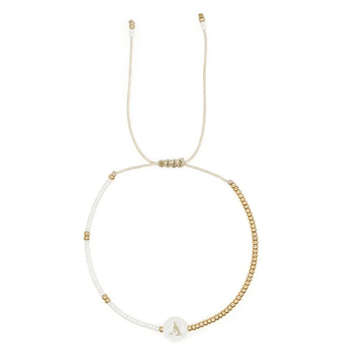 Brehn | Boho Weiß & Gold Perlen Buchstaben Initial Perlen Armbänder