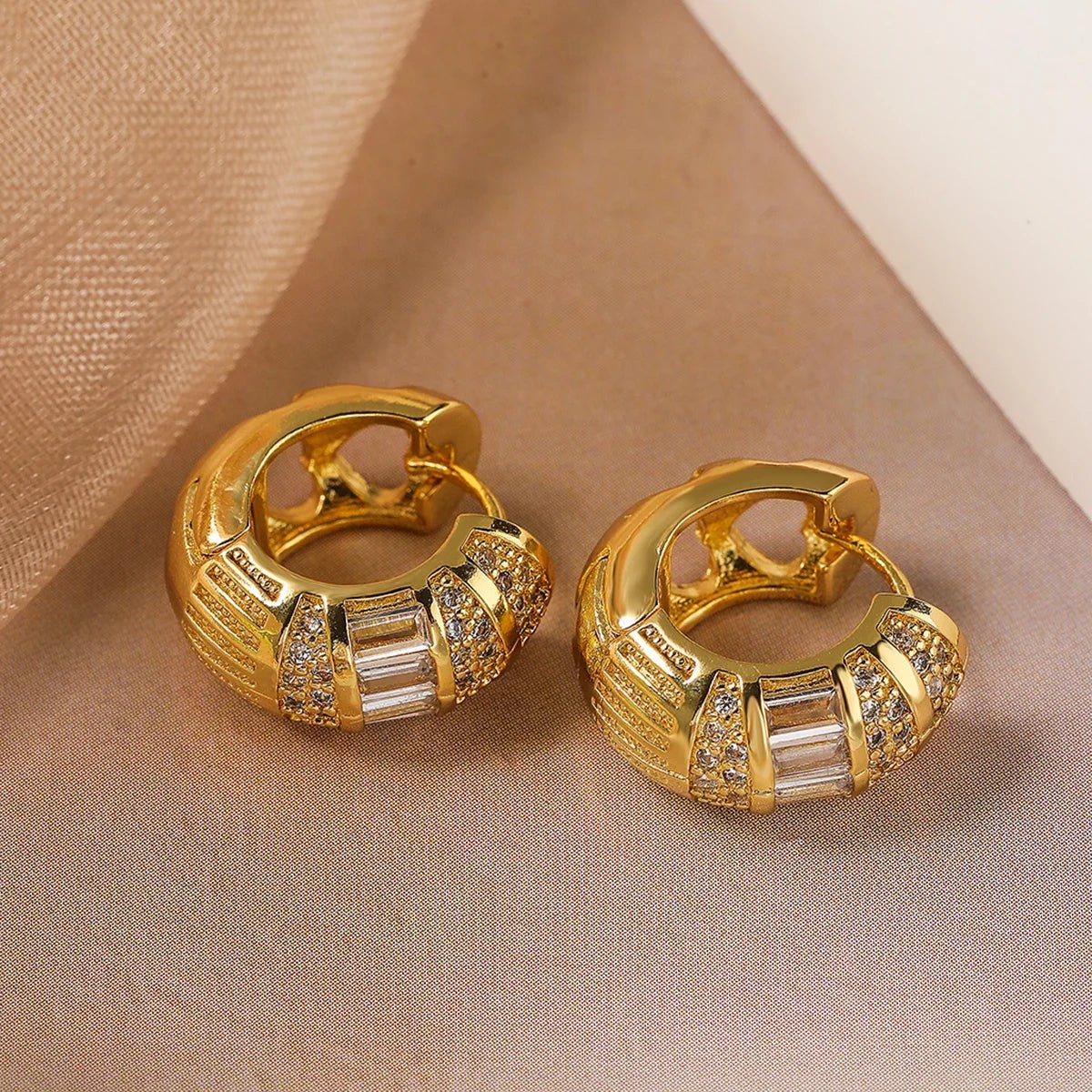 Brehn | Bold Baguette Scatter-Diamant-Hoop-Ohrringe