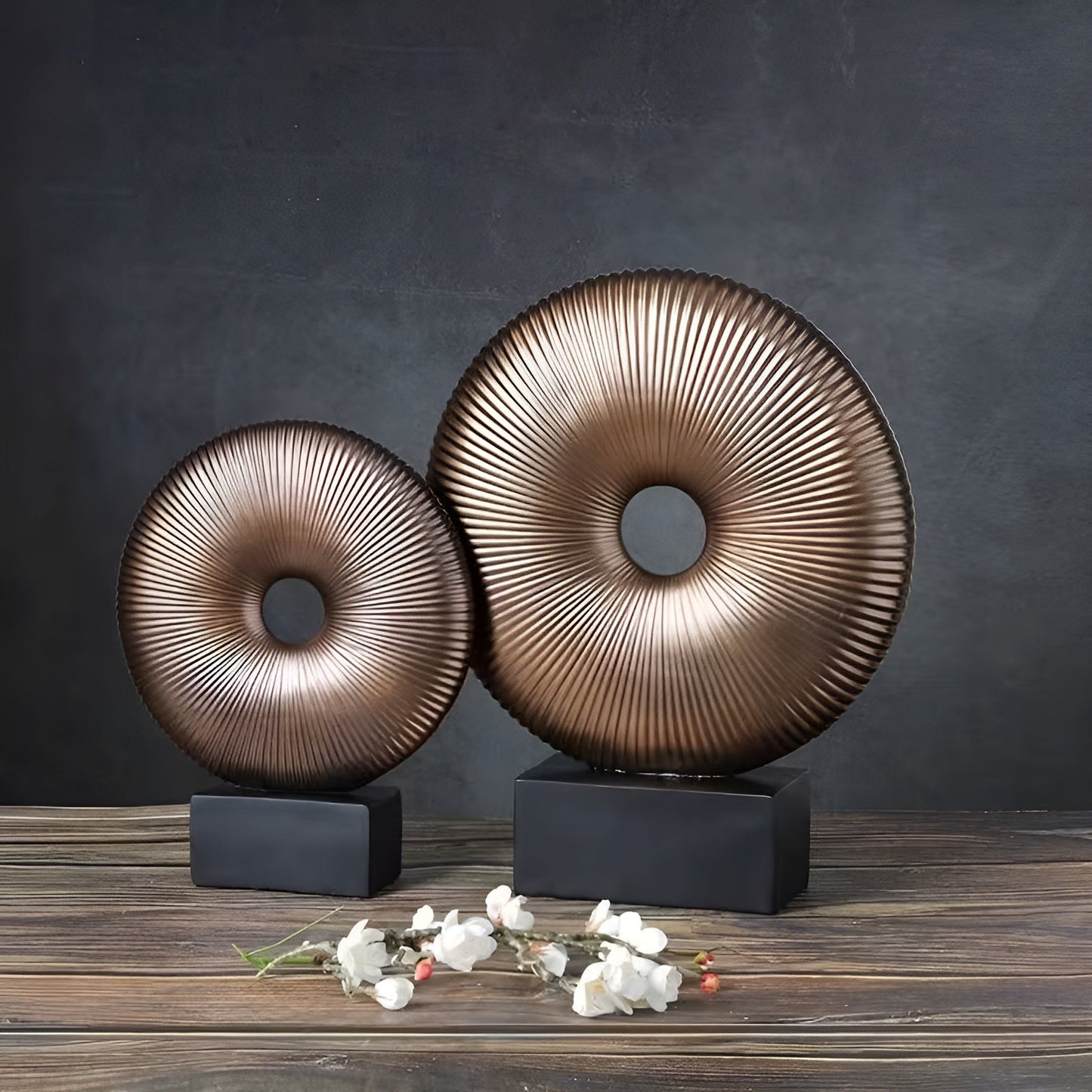 Runde Skulptur im Vintage-Stil – chinesisch inspiriert | Stilvolle Wohndekoration aus Kunstharz