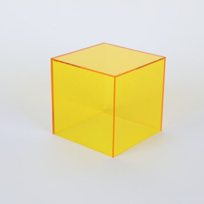 Farbenfrohe Acryl-Vitrine VitrinaLight – für Sammlerstücke und Accessoires