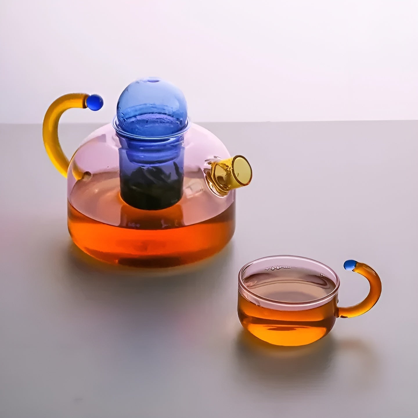 Transparentes Motiv und Kopien – Stilvolles Set in kontrastierenden Farben