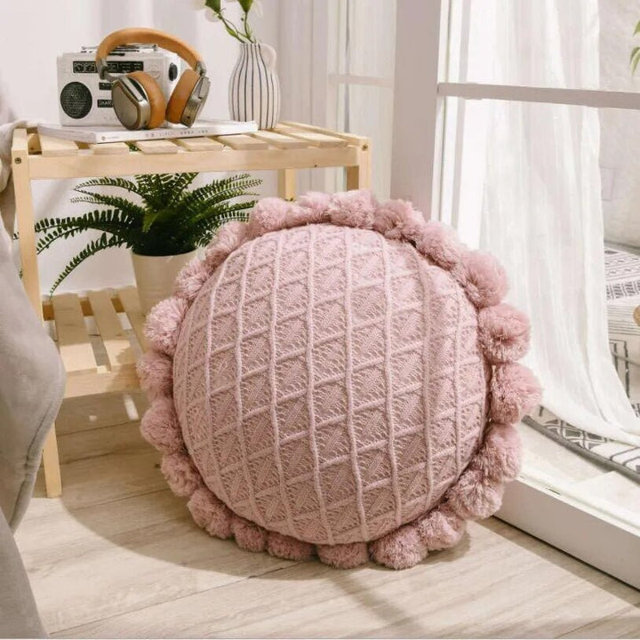 Süßes Pompom Quasten Rundes Gemütliches Kissen aus Acrylstrick | Brehn