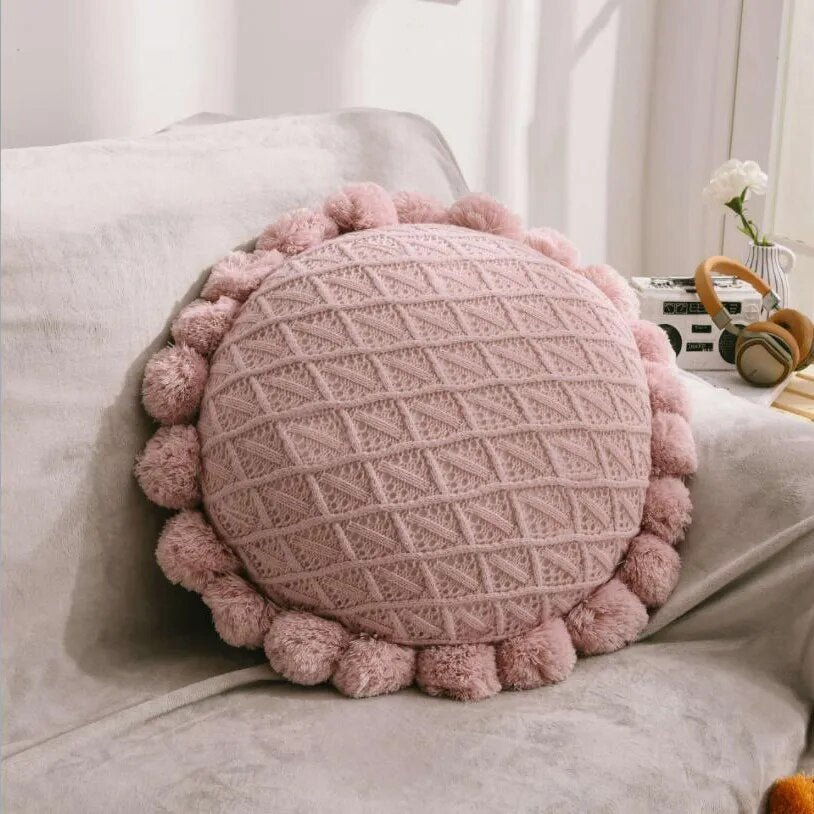 Süßes Pompom Quasten Rundes Gemütliches Kissen aus Acrylstrick | Brehn