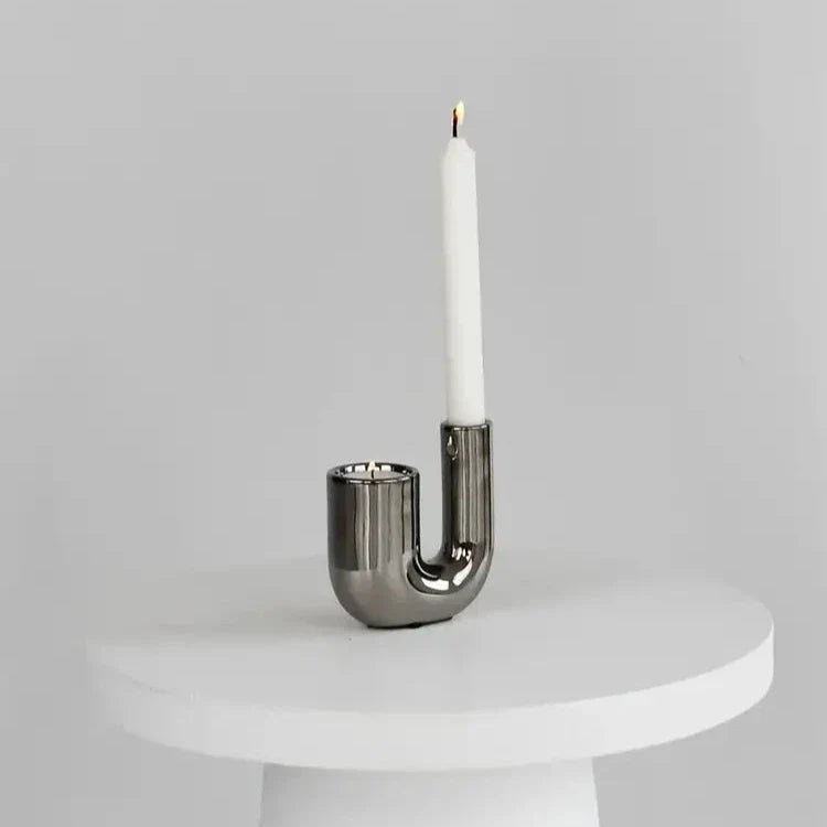 Eleganter Silberner Kerzenhalter mit minimalistischem Design | Brehn