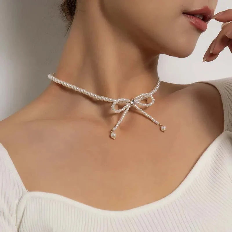 Brehn | Zierliches Perlenband mit Schleife Choker-Halskette