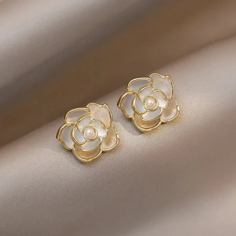 Brehn | Zarte Blanc Camellia Blumen Halskette, Ohrringe, Ring Schmuck