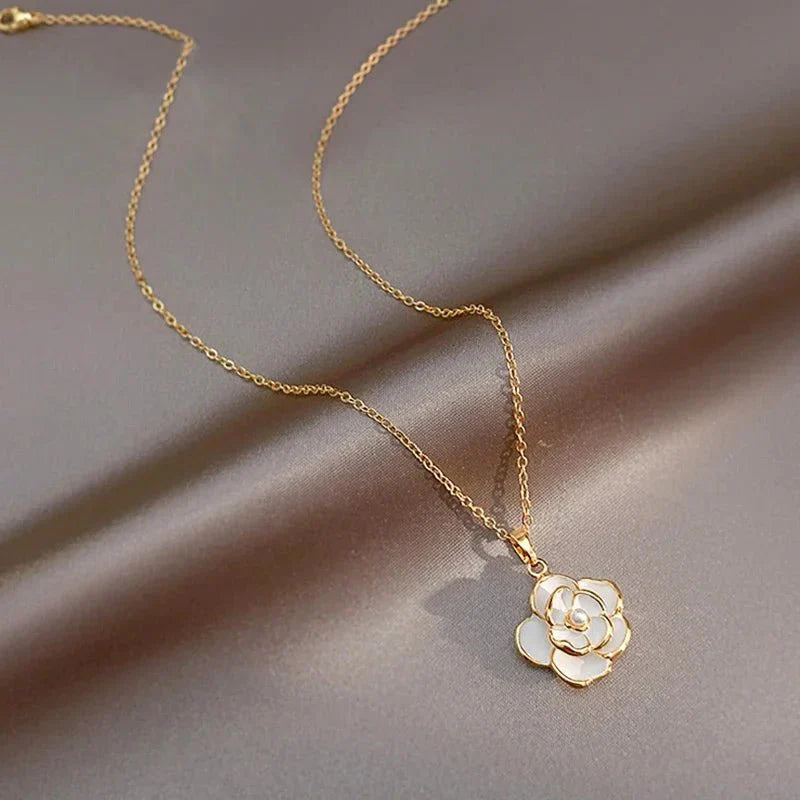 Brehn | Zarte weiße Kamelien Blumenschmuck, Ohrringe, Ring