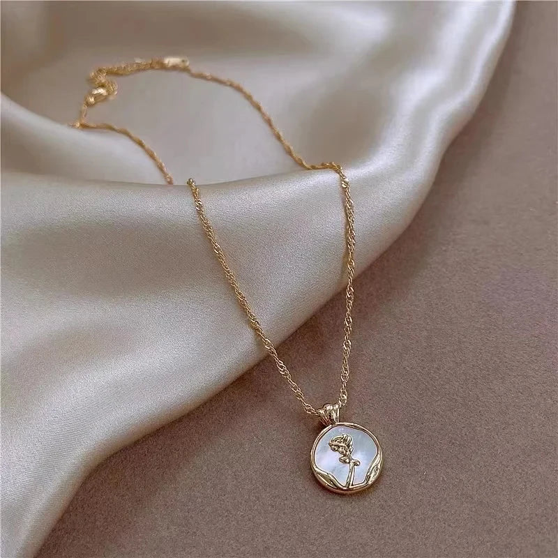 Brehn | Zarte Blanc Camellia Blumen Halskette, Ohrringe, Ring Schmuck