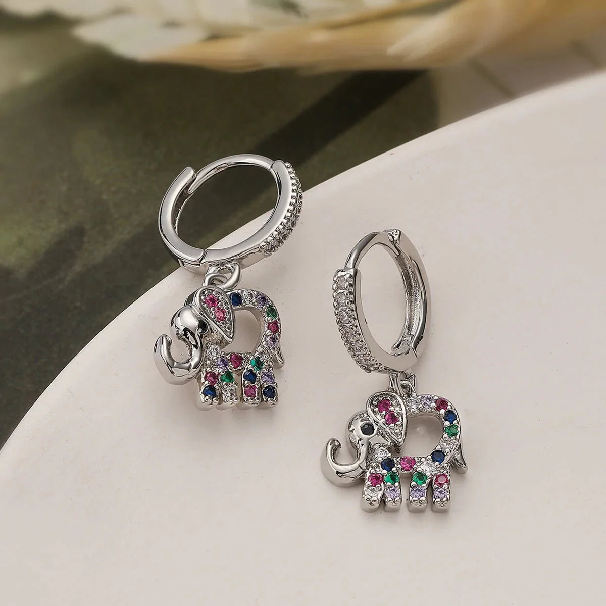 Brehn | Zierliche Bunte Diamant Elefanten Umriss Ohrringe