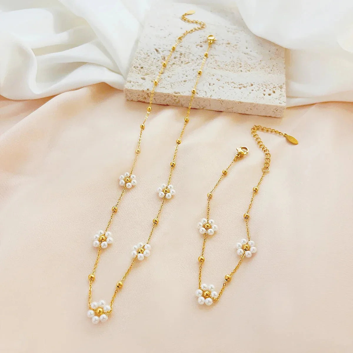 Brehn | Zarte Daisy Halskette & Armbänder