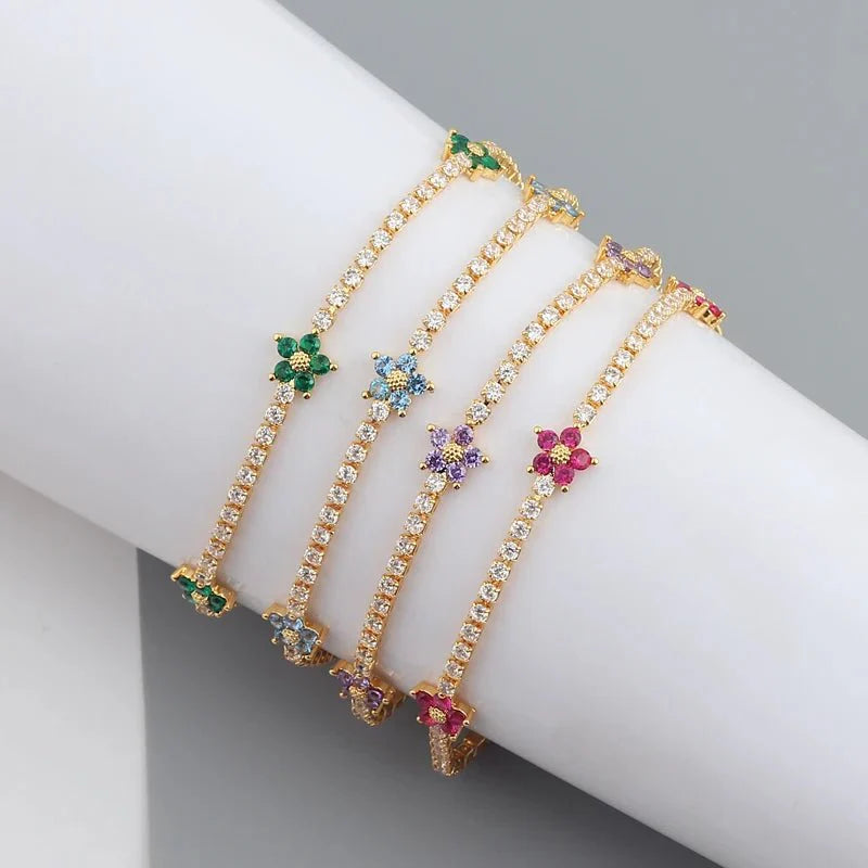 Brehn | Zarte diamantene Blumenarmbänder und Ohrringe