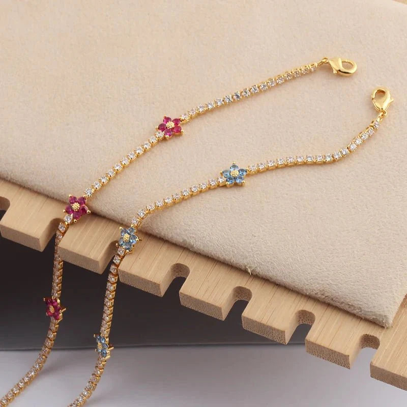 Brehn | Zarte diamantene Blumenarmbänder und Ohrringe