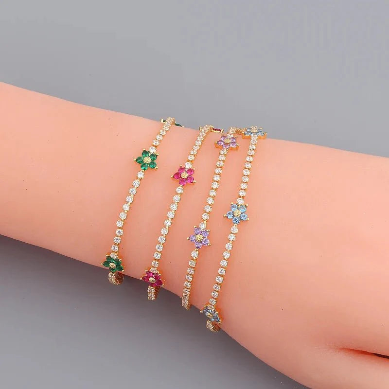 Brehn | Zarte diamantene Blumenarmbänder und Ohrringe