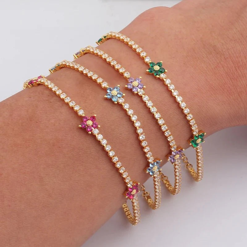Brehn | Zarte diamantene Blumenarmbänder und Ohrringe