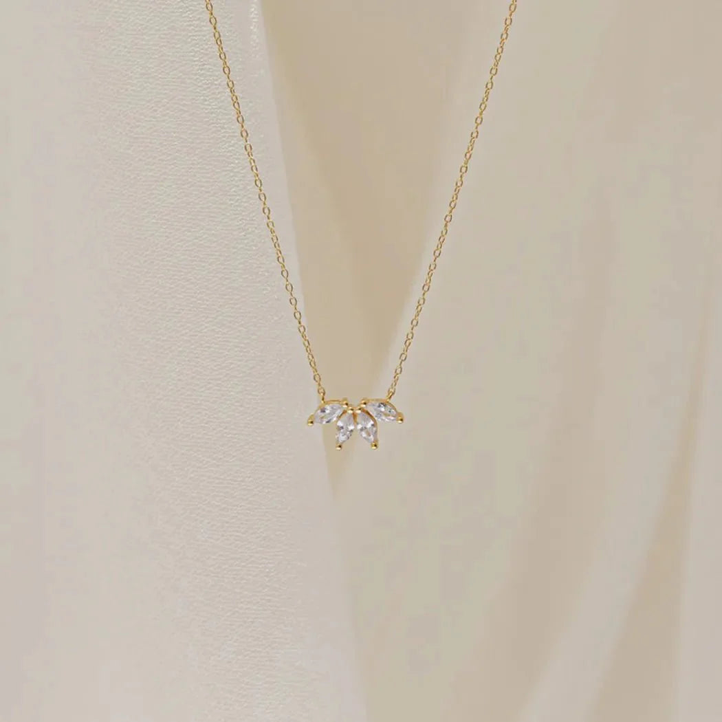 Brehn | Zarte Lotus Blumen Halskette