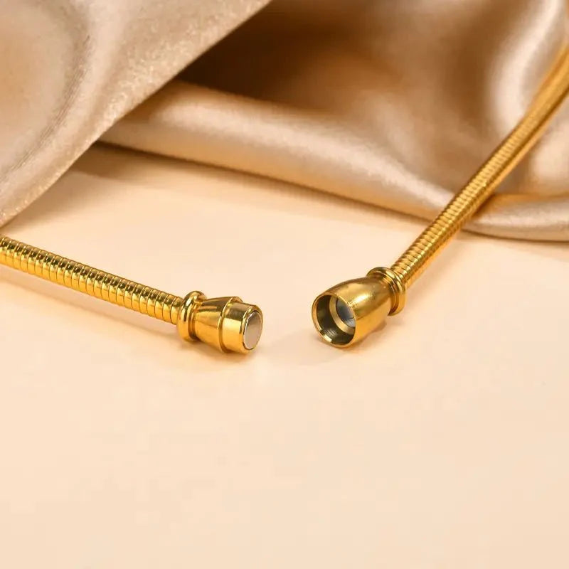 Brehn | Zarte moderne Kurven Choker-Halskette