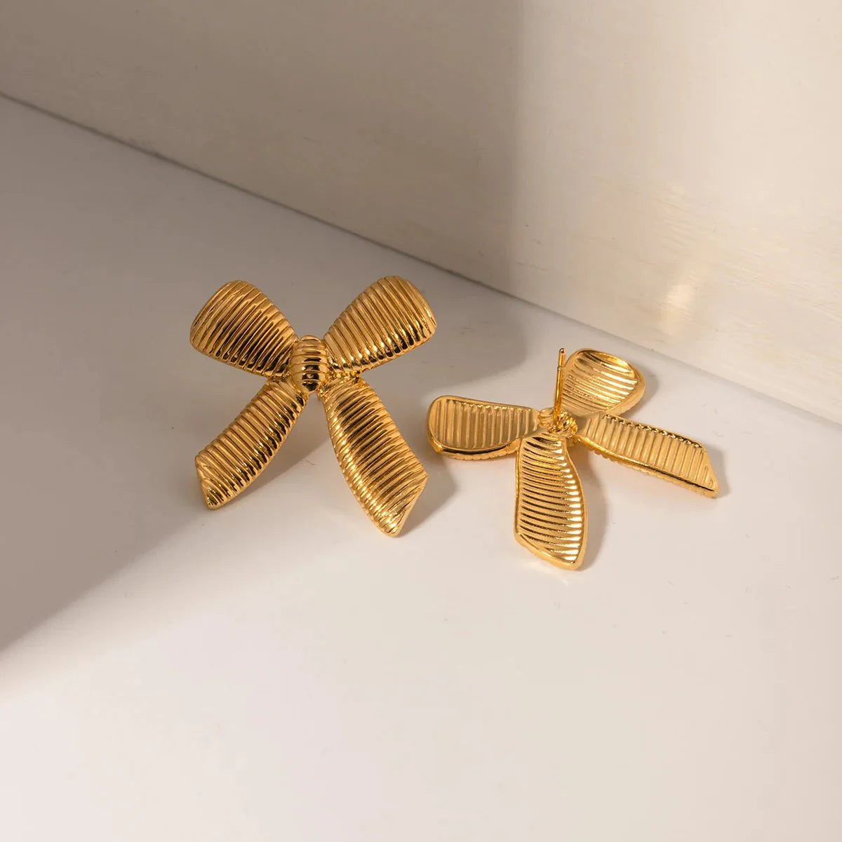 Brehn | Elegant gestreiftes Schleifenring und Ohrringe