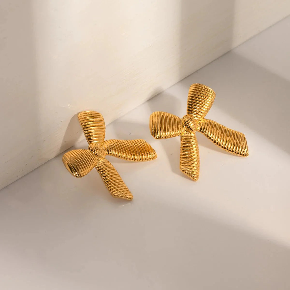 Brehn | Elegant gestreiftes Schleifenring und Ohrringe