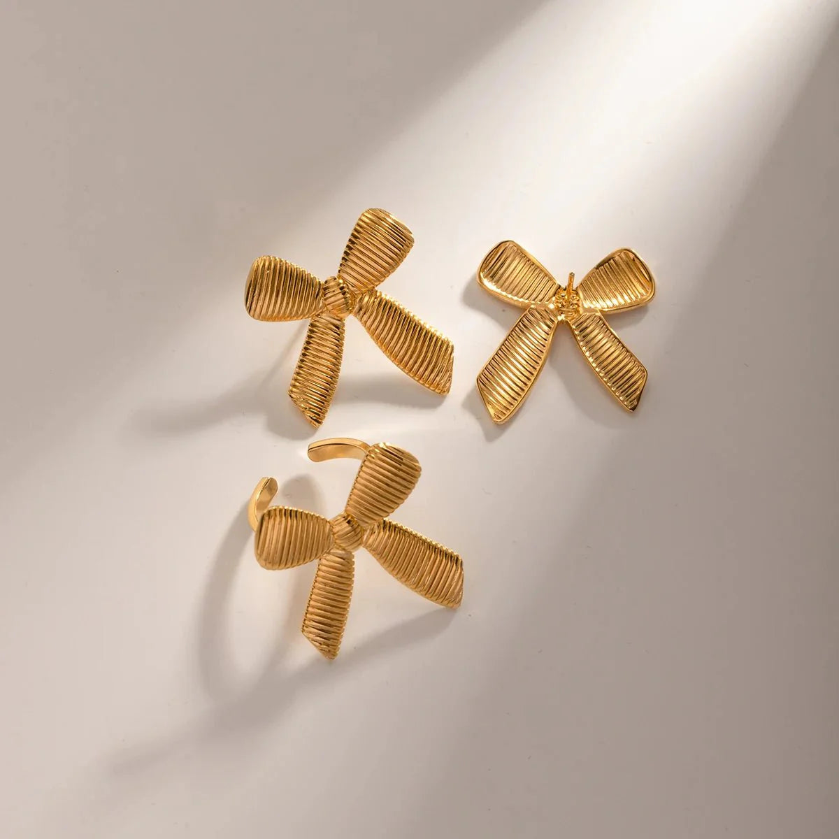 Brehn | Elegant gestreiftes Schleifenring und Ohrringe