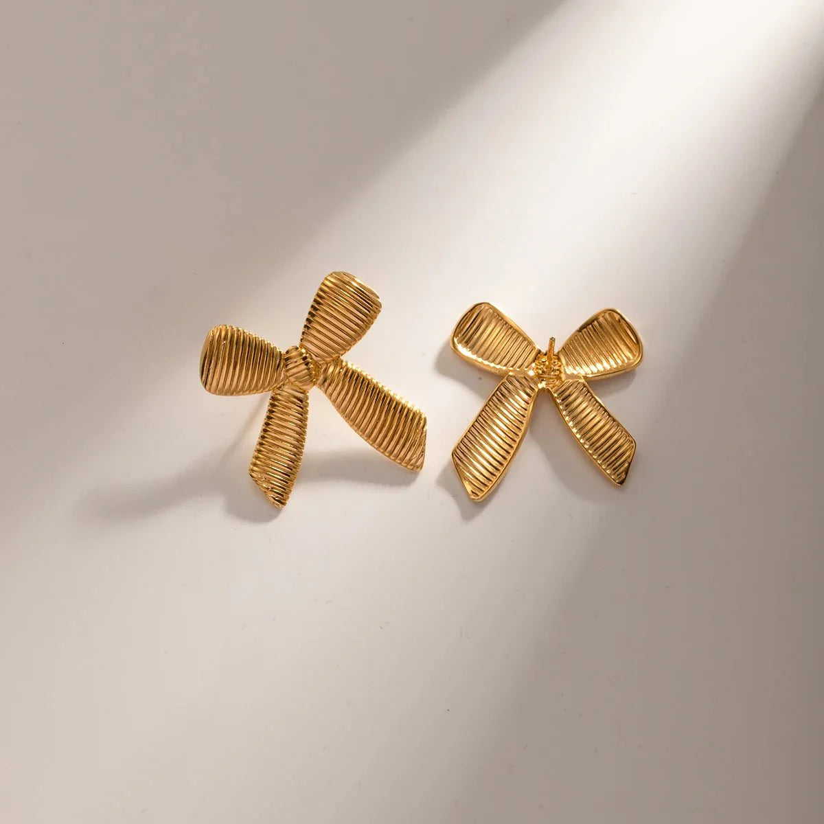 Brehn | Elegant gestreiftes Schleifenring und Ohrringe