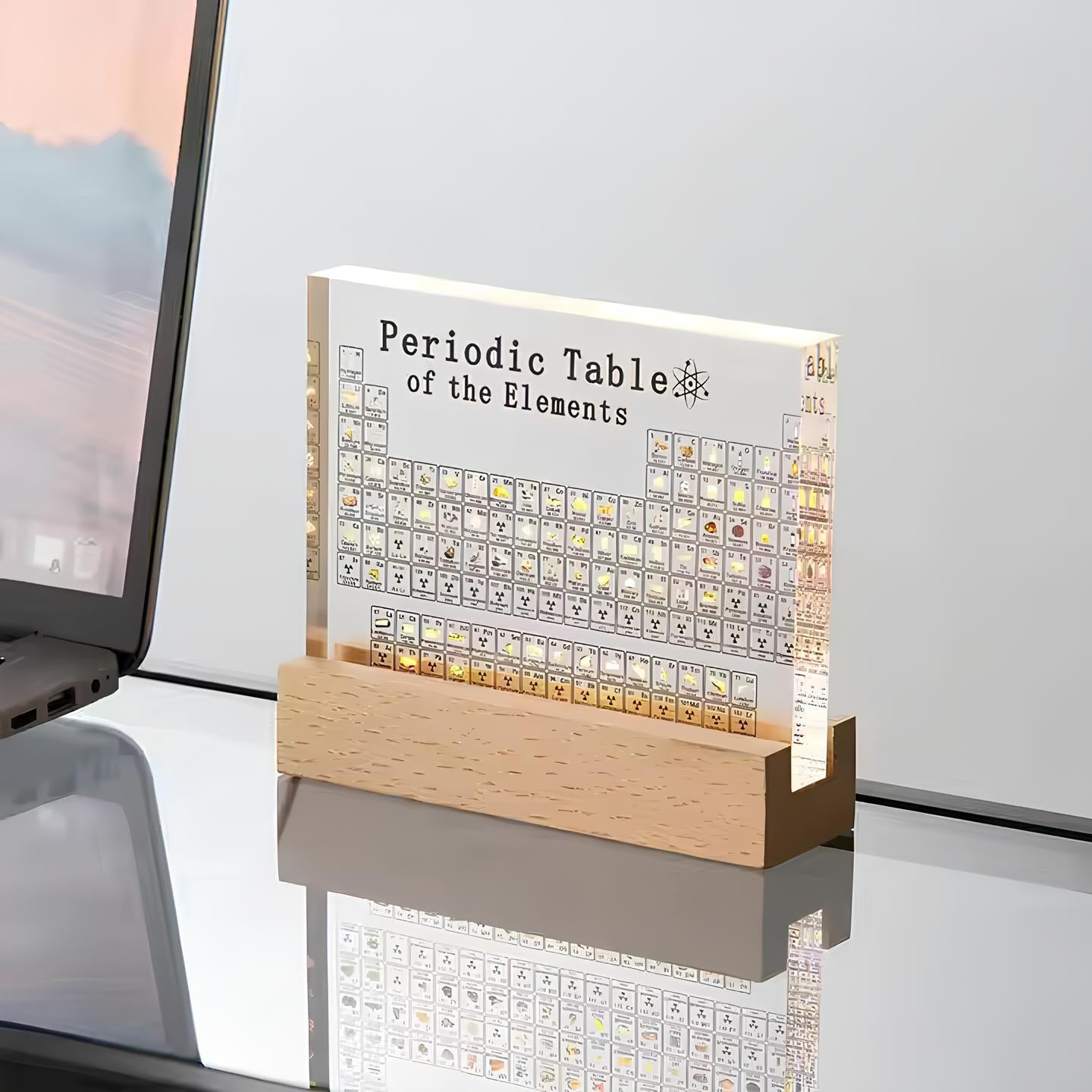 Beleuchtete periodische Tabelle mit echten Elementen - Elementa | Brehn