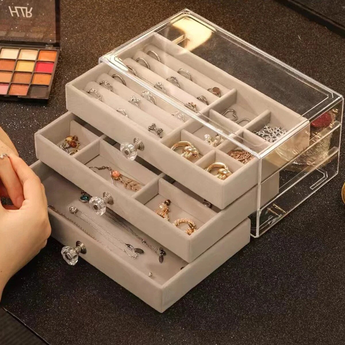 Schmuck Vel - Eleganz - Organisation - Schutz - zeitloser Stil | Brehn