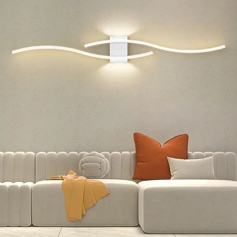 Moderne LED Wandleuchte – Wellenförmiges Design, Minimalistischer Stil | Brehn