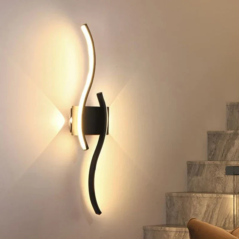 Moderne LED Wandleuchte – Wellenförmiges Design, Minimalistischer Stil | Brehn