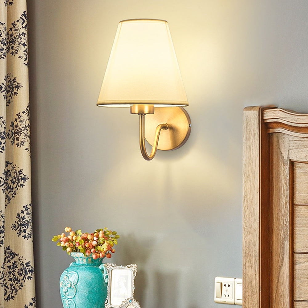 Elegante Wandleuchte aus Stoff für Vintage-Interieur – Stilvolle Beleuchtung für Wohnzimmer und Schlafzimmer | Brehn