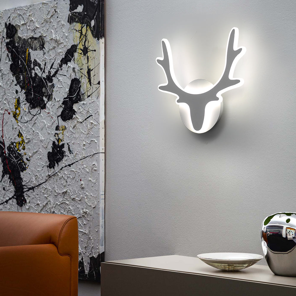 Wandlampe im skandinavischen Stil mit Hirschgeweih-Dekoration, moderne LED Beleuchtung | Brehn