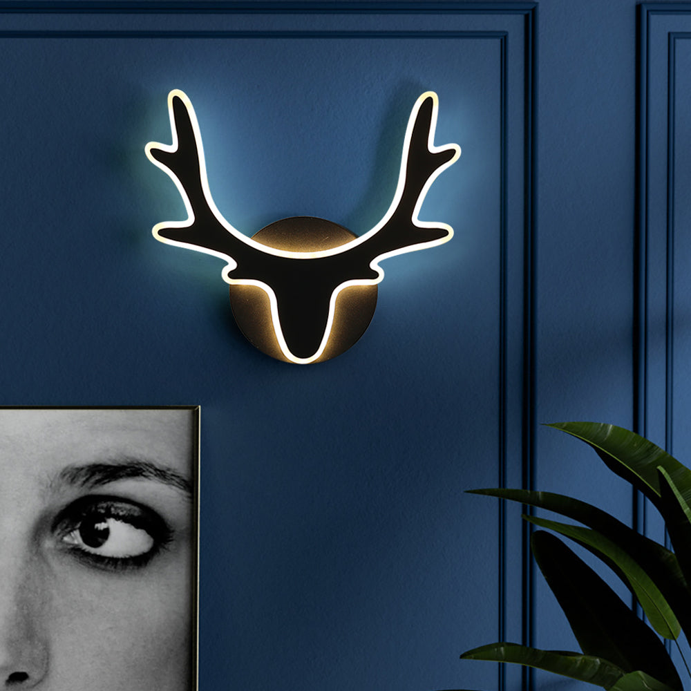 Wandlampe im skandinavischen Stil mit Hirschgeweih-Dekoration, moderne LED Beleuchtung | Brehn