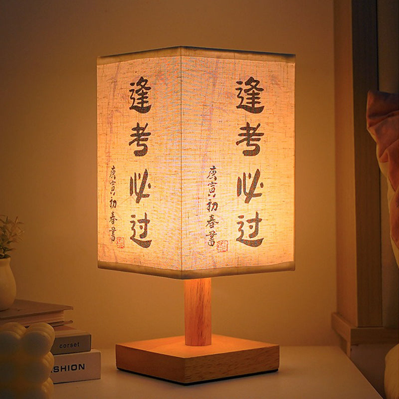 LED Tischlampe im quadratischen Design – Holzbasis mit japanischem Muster | Brehn