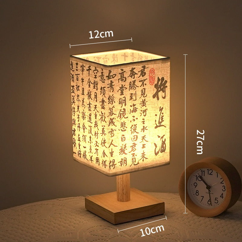LED Tischlampe im quadratischen Design – Holzbasis mit japanischem Muster | Brehn
