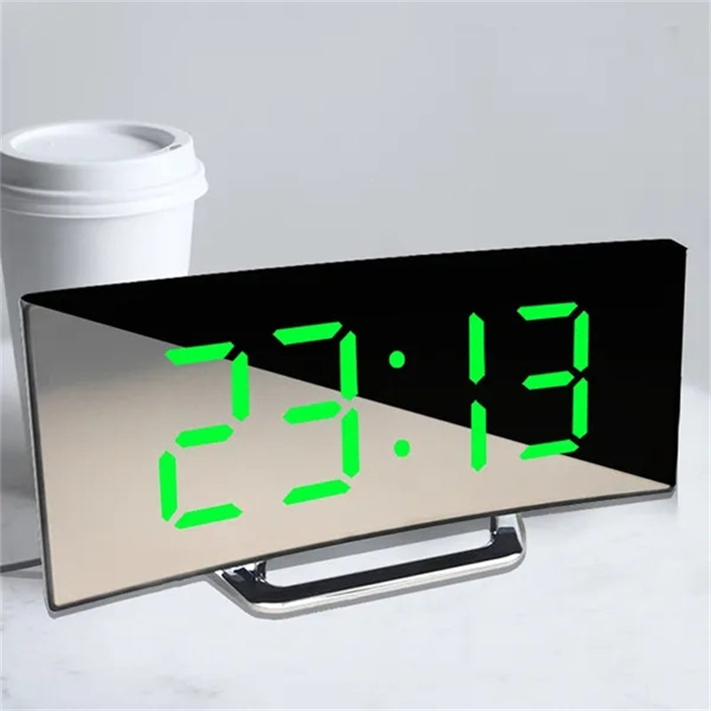 CurveTime Digitaler Wecker – Kompakter Wecker mit gekrümmtem Display und modernem Design | Brehn