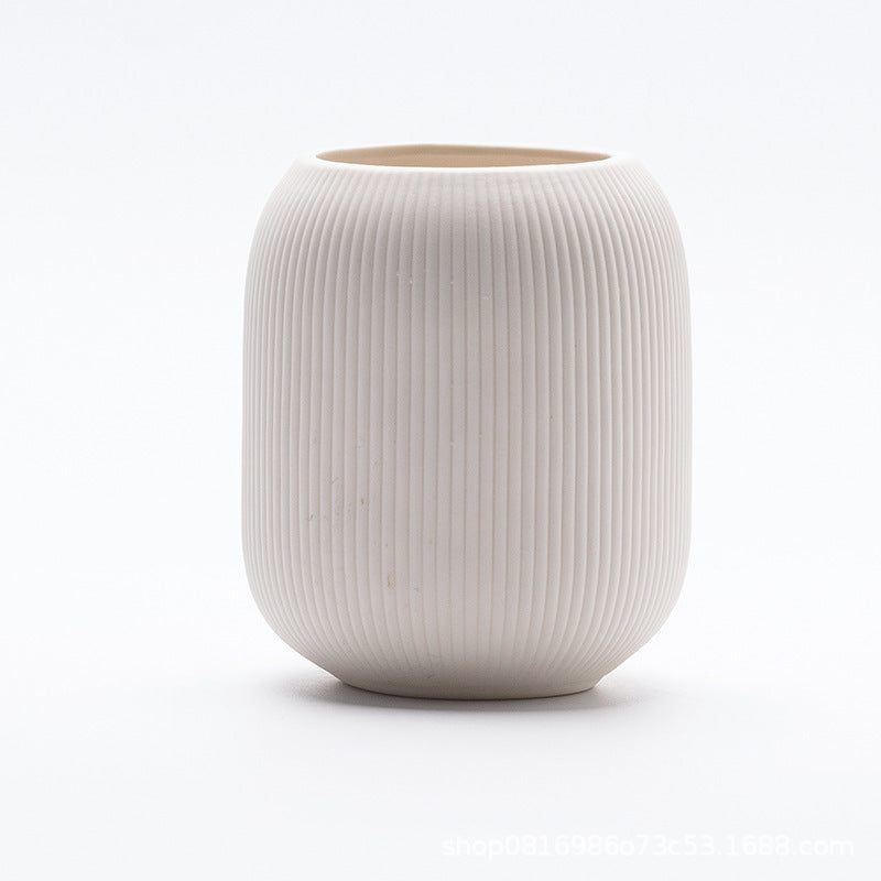Keramikblumenvase mit Rillen, modern, Weiß